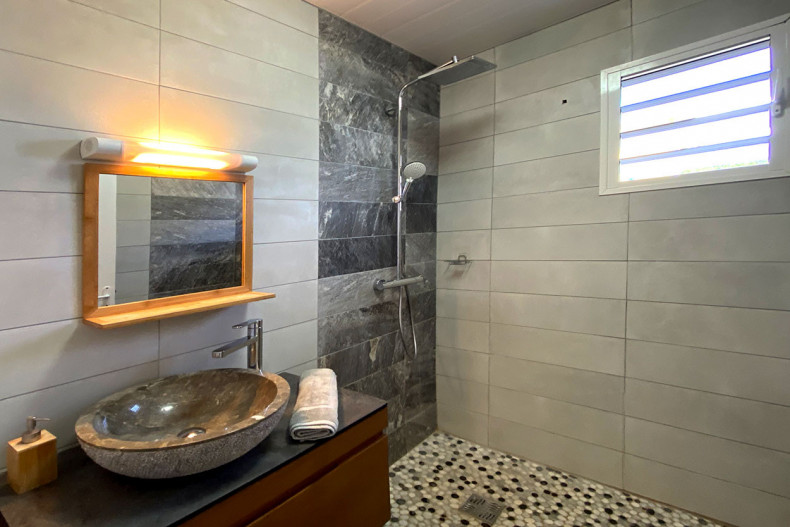 Petite maison sur les hauteurs des 3 ilets