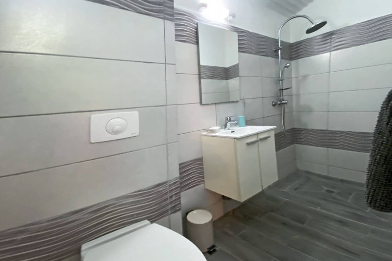La salle d'eau de la chambre