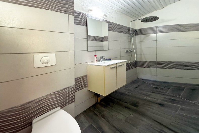 La salle d'eau de la chambre