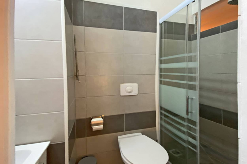 La  salle d'eau de la deuxième chambre