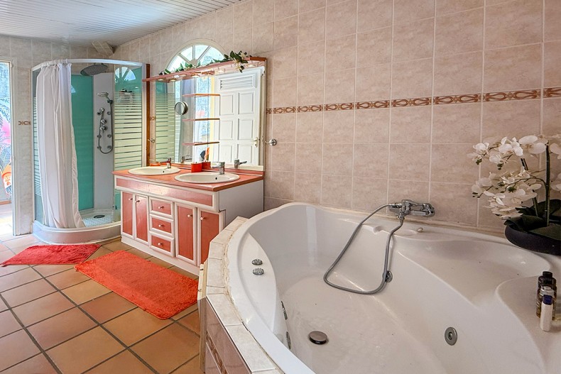 sde suite Location ANSE à l'ANE Martinique Haut de villa F4