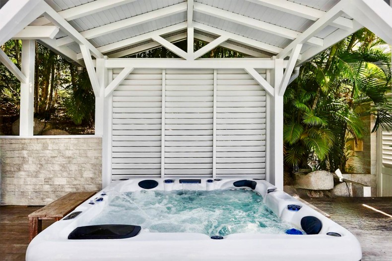 location belle villa de l anse  a l ane piscine et spa