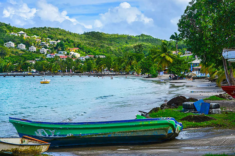 La plage de l'anse à l'Ane au bas de la maison