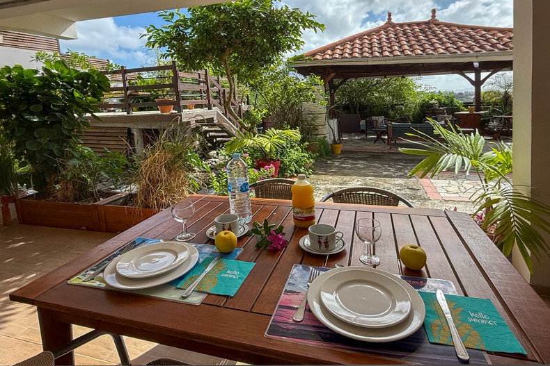 Location à Fort de france table