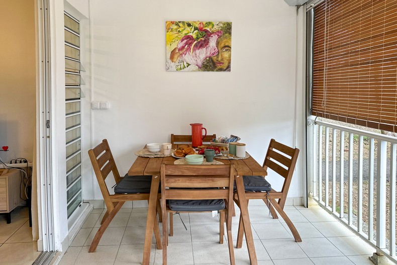 Location Martinique F2 anse à l'Ane Ti Kai nou table