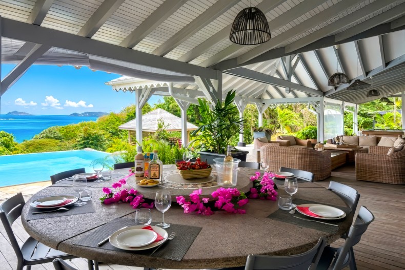 Villa Martinique Caroline Table