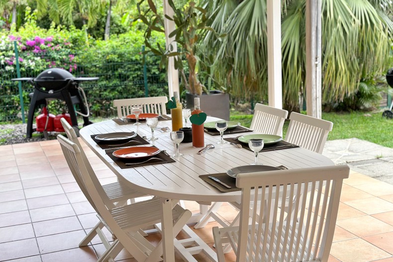 Villa Martinique les Palmiers Royaux table