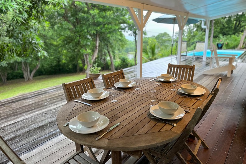 maison des bois Martinique table