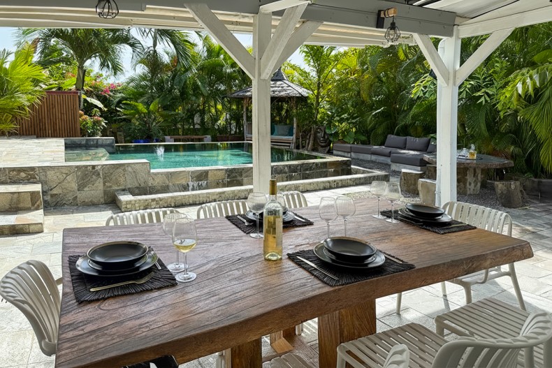 Bungalow de charme Martinique le françois piscine