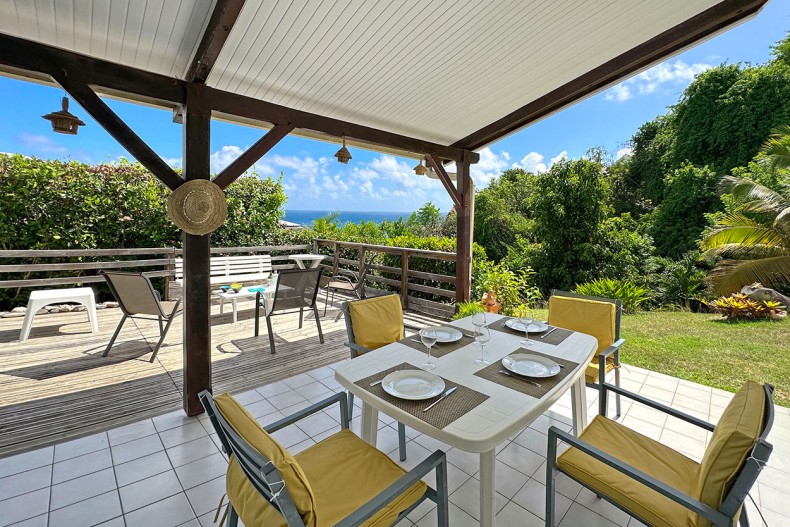 table terrasse Location Maison Tartane Martinique Surf et famille