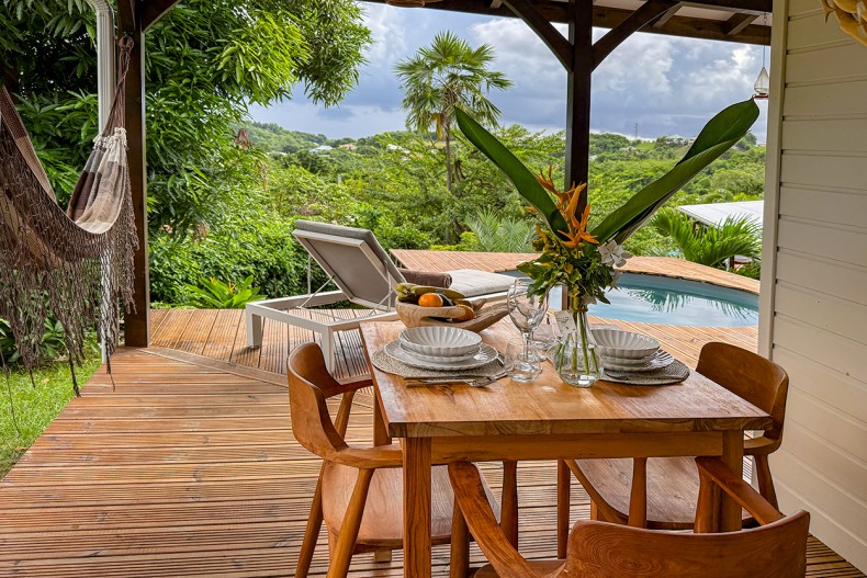 à table Superbe bungalow du vauclin