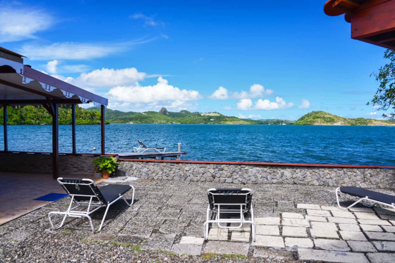 Location pieds dans l'eau le françois cabane pêcheur martinique