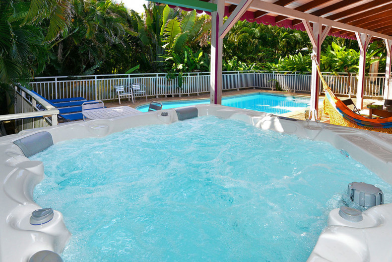 Location Martinique piscine et SPA