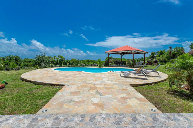 villa-Martnique--Pomme-Cannelle-carbet-piscine.jpg