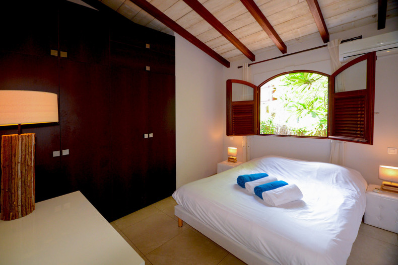 La chambre 2 et sa salle d'eau