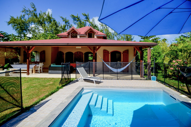 La piscine de 4 x 3 villa logoon cap est