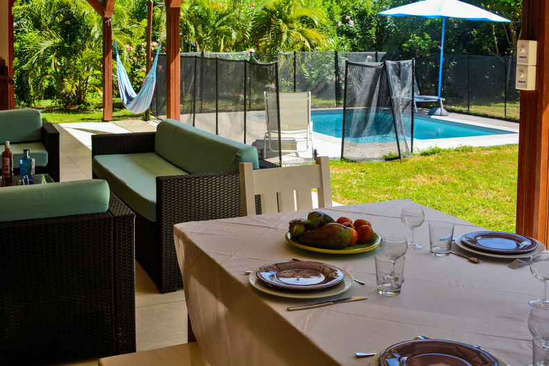 villa lagoon Sur la terrasse la salle à manger