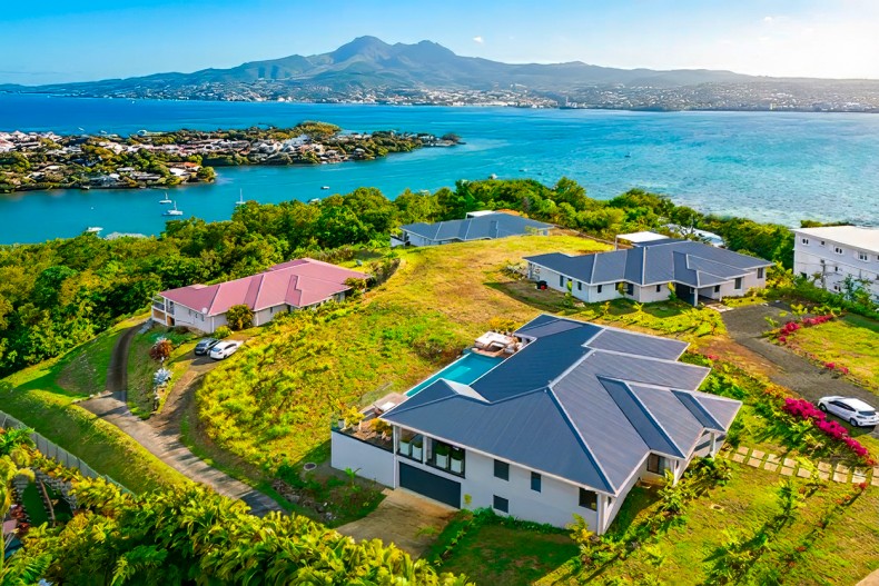 villa-d-EXCEPTION-Martinique superbe vue mer et montagnes