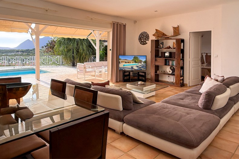 Villa de luxe Martinique vue sur le rocher du Diamant tv