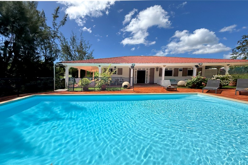 Location villa paisible le diamant piscine