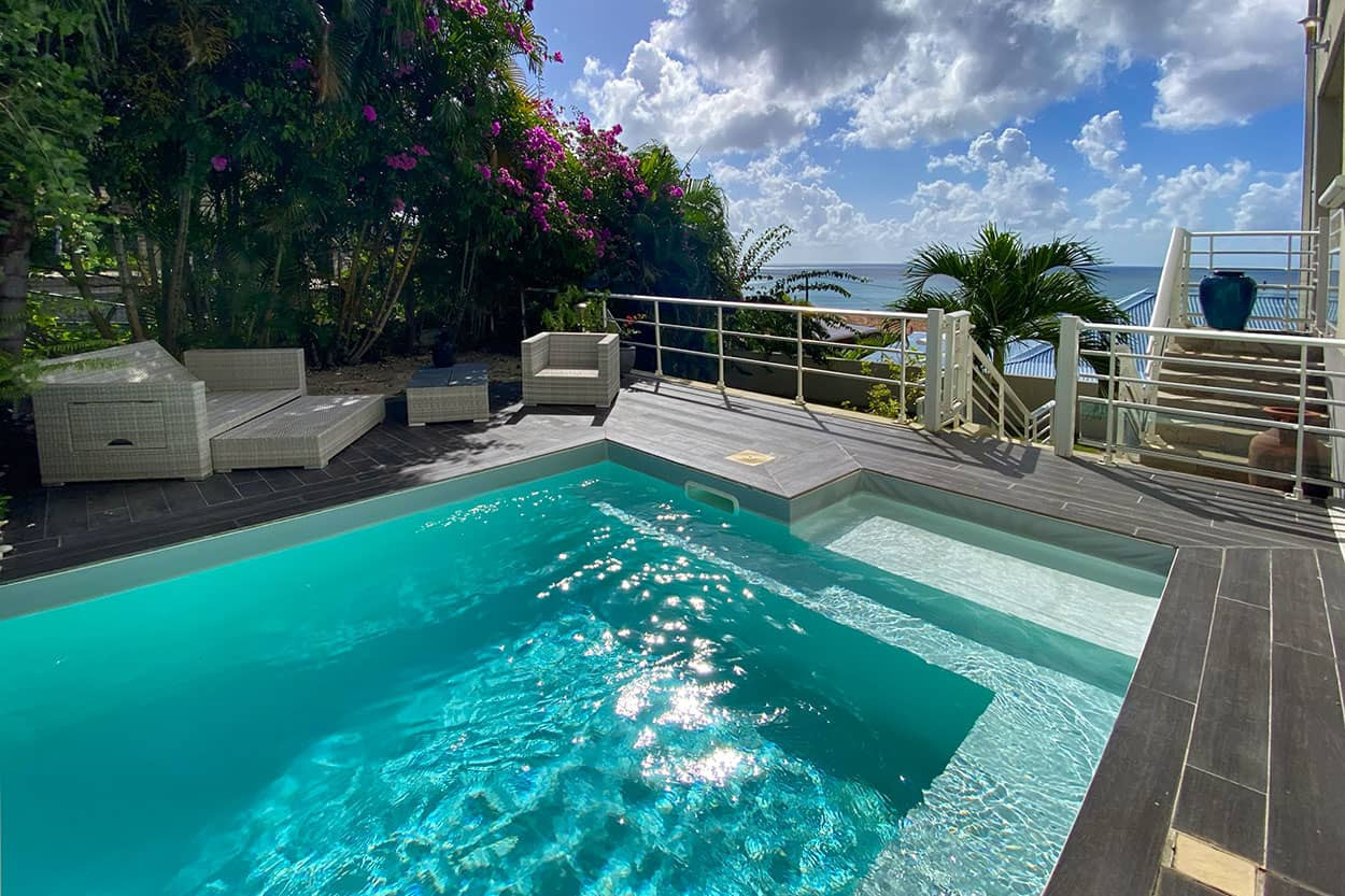 COTE LITTORAL location 2 condos le Diamant Martinique piscine vue mer - La piscine du Littoral