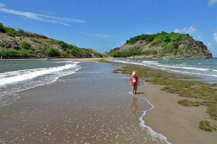 Sainte-Marie - Le passage du tombolo. Photo David K