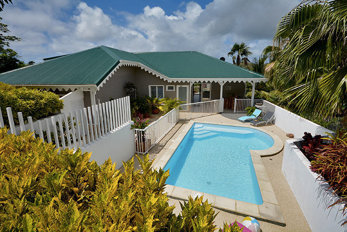 Le VERGER DES ILES Location villa le Marin Martinique piscine à la campagne - La belle piscine sécurisée