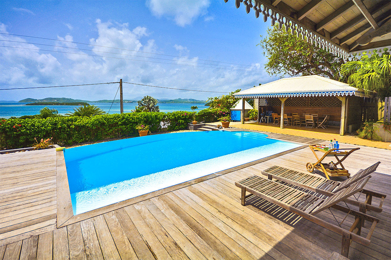 Villa CITRONNELLE Le Robert Location Martinique piscine et vue mer 4 ch. - La vue mer de la piscine