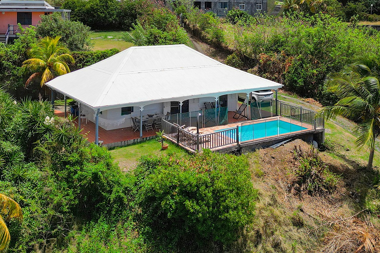 Villa NYMPHEA location Sainte-Anne swimming pool sea and country view kytesurf beach - La villa nymphéa