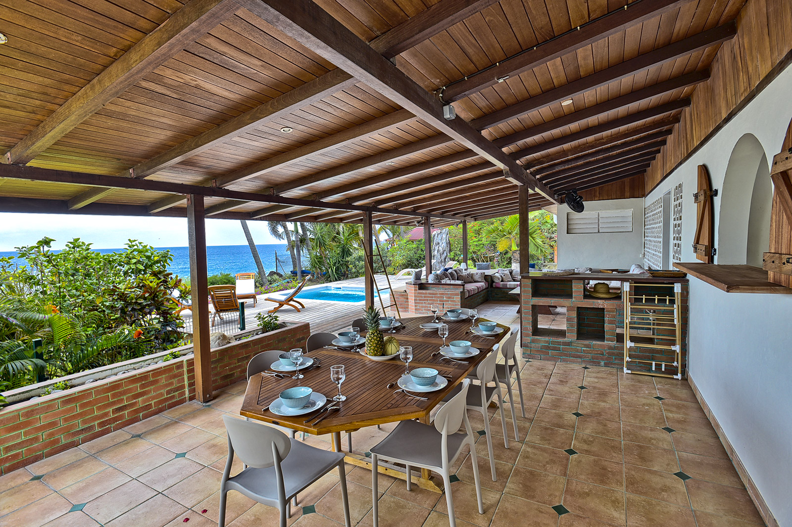 Villa SAINTE PHILOMENE Location Martinique 10 P. sur la plage à Saint