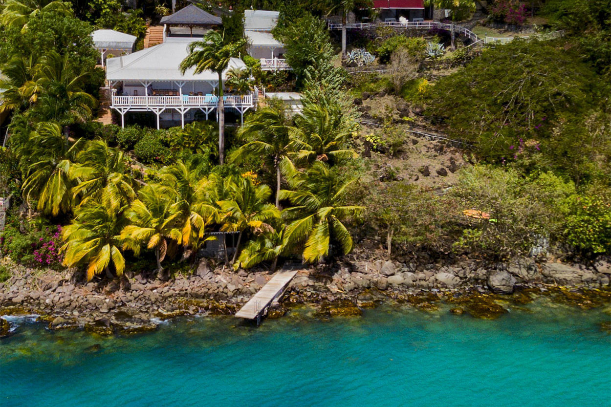 MALIBU + 1 BUNGALOW villa de luxe Martinique location piscine ponton 5 ch. - La villa malibu les pieds dans l'eau