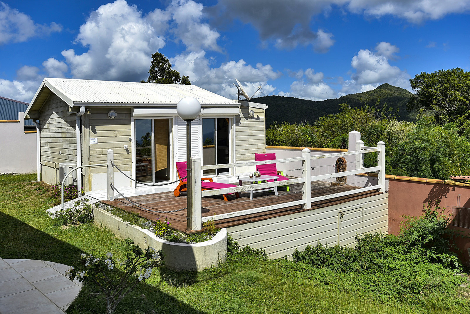 NID d'AIGLE Location bungalow le Diamant Martinique Vue mer Piscine - Le bungalow