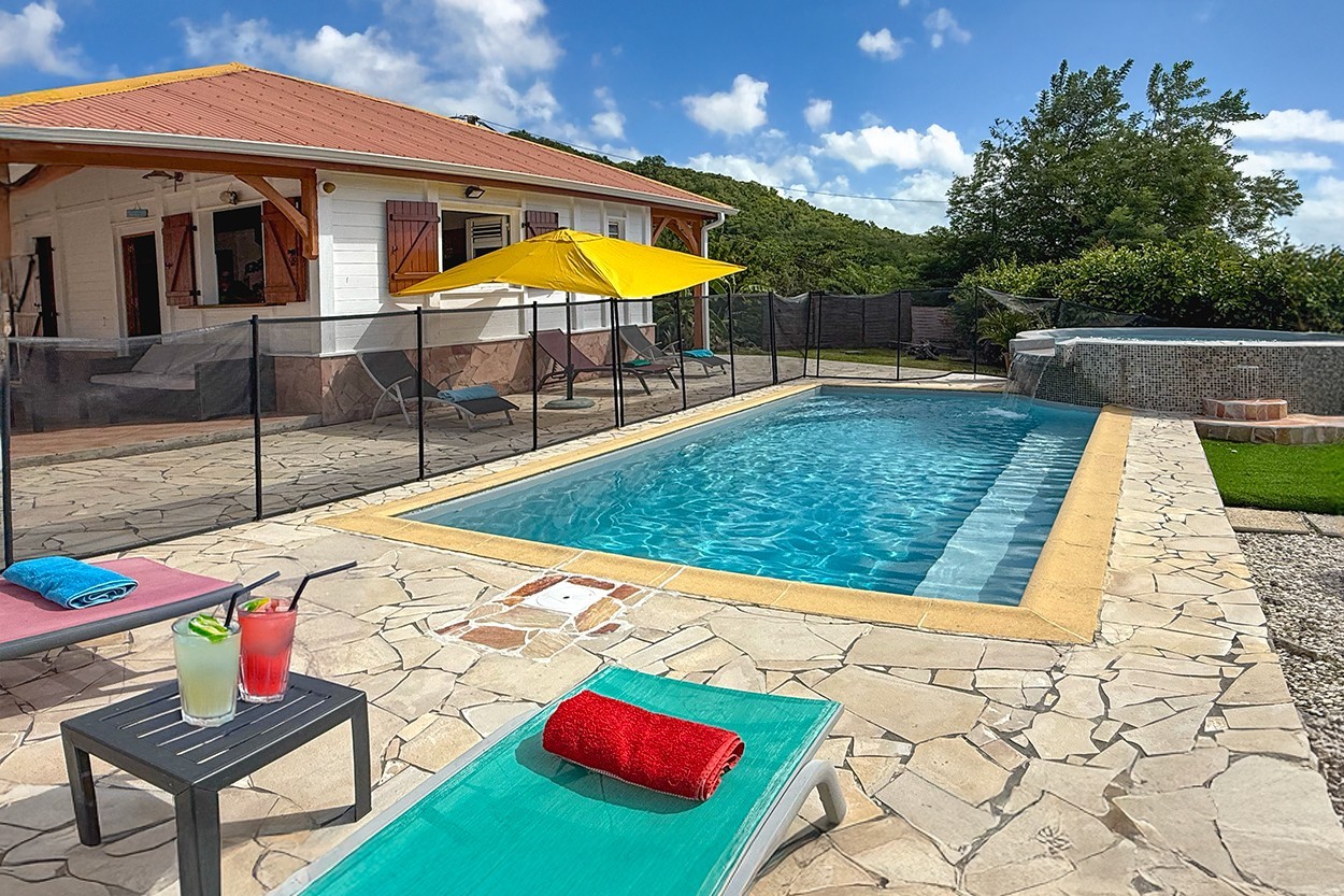 Villa SOHA Location Martinique le Diamant avec piscine et jardin - Bienvenue à la Villa Soha