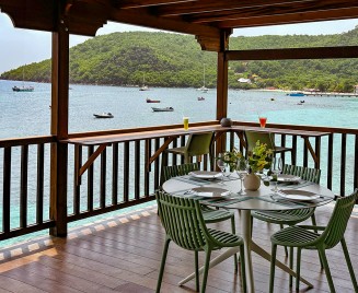 La vue sur le ponton et l'église