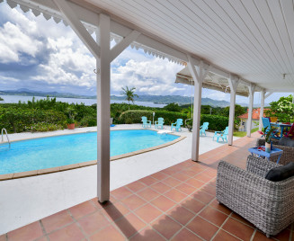 Villa e-à louer au robert Blakeana