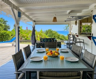Villa bleu nature Tartane Martinique table vue mer