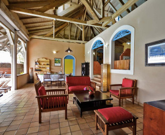 villa citronnelle salon sous charpente