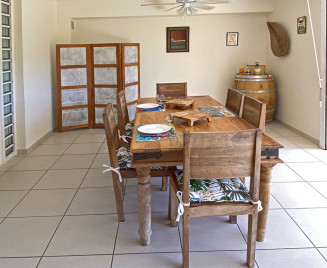 Location appartement F2 Mareva table