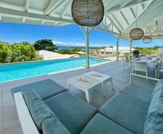 Salon piscine location Villa Martinique Diamant 13 pers