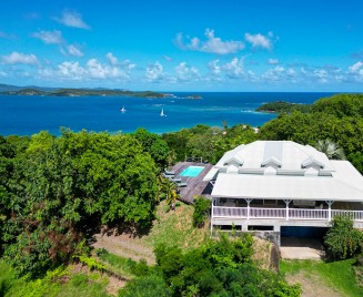 La Villa Blanche du Robert location  Martinique grand parc piscine vue mer et ponton - Un coin de paradis au dessus de l'îlet Madame