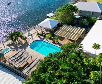 VAIANA location grande Villa Saint-Pierre bord de mer Nord Caraïbe Martinique SPA piscine - Bienvenue à Vaiana