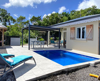 Petite maison sur les hauteurs des 3 ilets