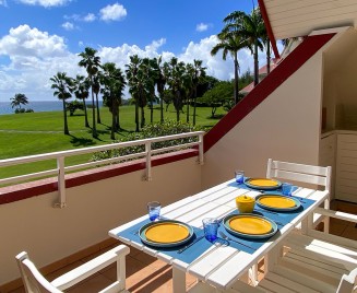 A table Pierre Vcances