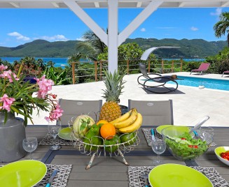 Villa Sainte Anne piscine vue mer  table vue