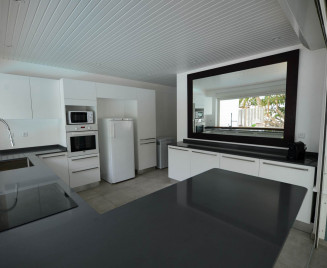 lA CUISINE SUPER EQUIPEE