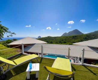 Location villa blanche du Diamant piscine vue mer et rocher du diamant