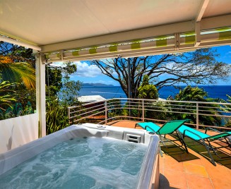 Location appartement 2 chambres Schoelcher Vue Mer spa