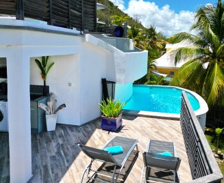 Location 2 personnes piscine le Diamant Martinique transats