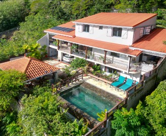 Bas de villa avec piscine fort de france