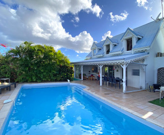 Belle grande villa trois ilets piscine vue mer